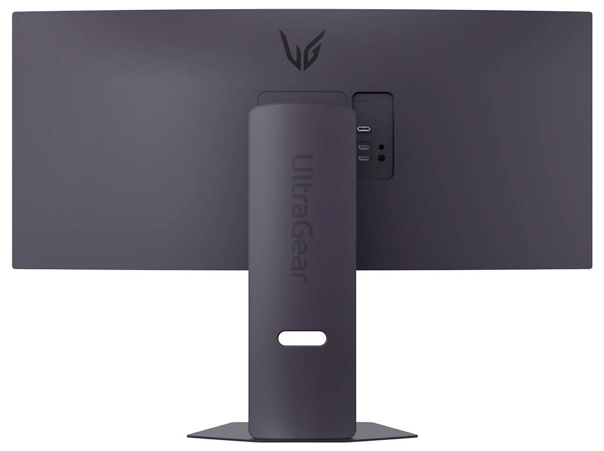 Pohled zezadu na širokouhlý monitor s elegantním stojanem, na němž je viditelné branding 'UltraGear', a na panelu jsou patrné porty HDMI a USB.