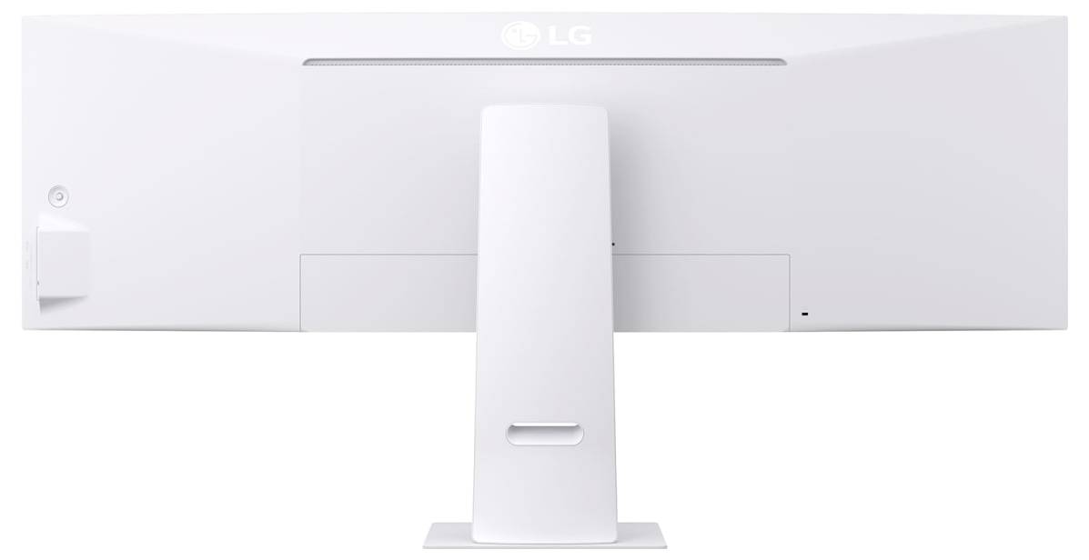 Pohled zezadu na bílý monitor LG s centrálním stojanem, který vykazuje minimalistický design a branding.