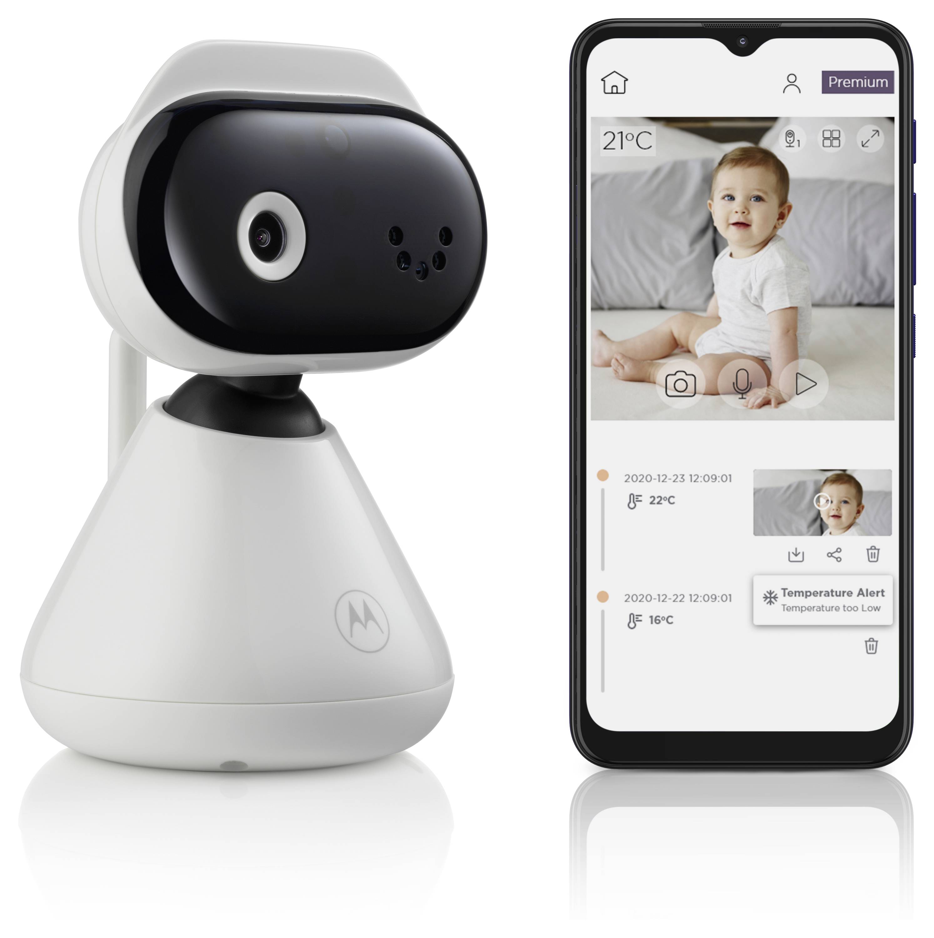 Kamera dětského monitoru vedle chytrého telefonu zobrazujícího živý videoStream dítěte. Na displeji telefonu jsou zobrazeny teplotní výstrahy.