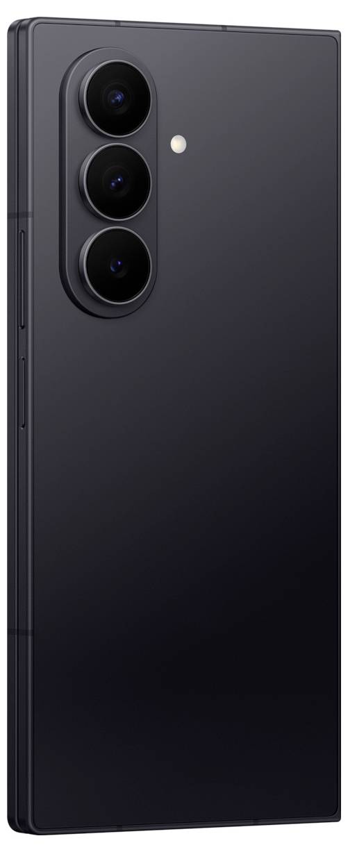 Černý smartphone se třemi vertikálně uspořádanými zadními fotoaparáty, který vyniká elegantním, minimalistickým designem.