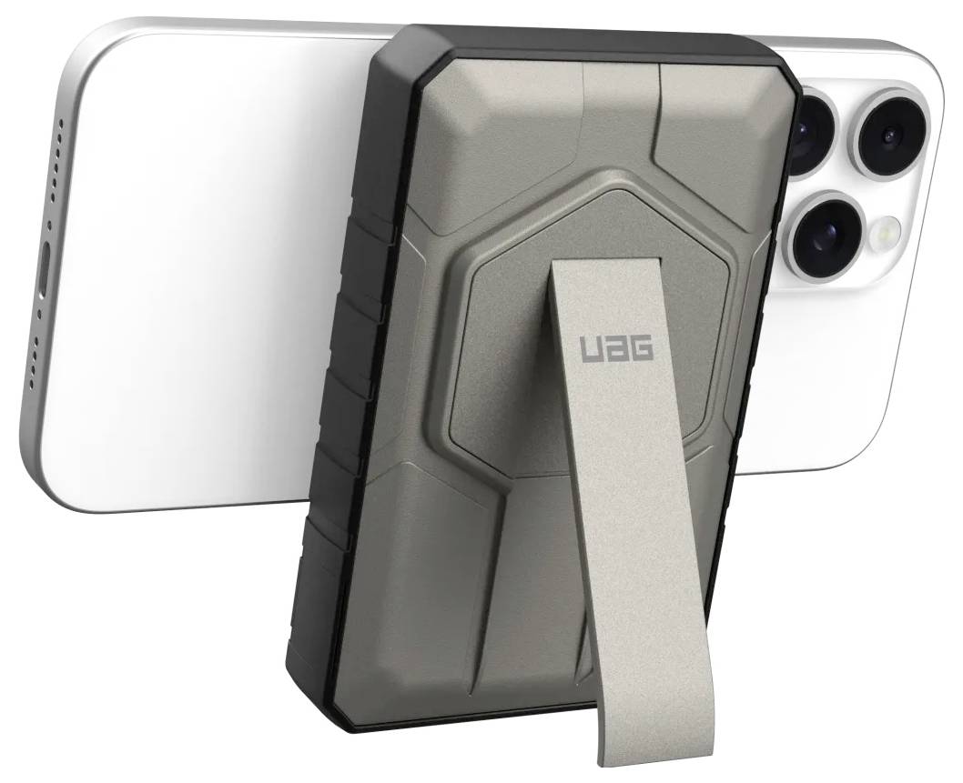 Magnetická bezdrátová powerbanka UAG připevněná na zadní straně smartphonu, vybavená stojanem pro podporu.