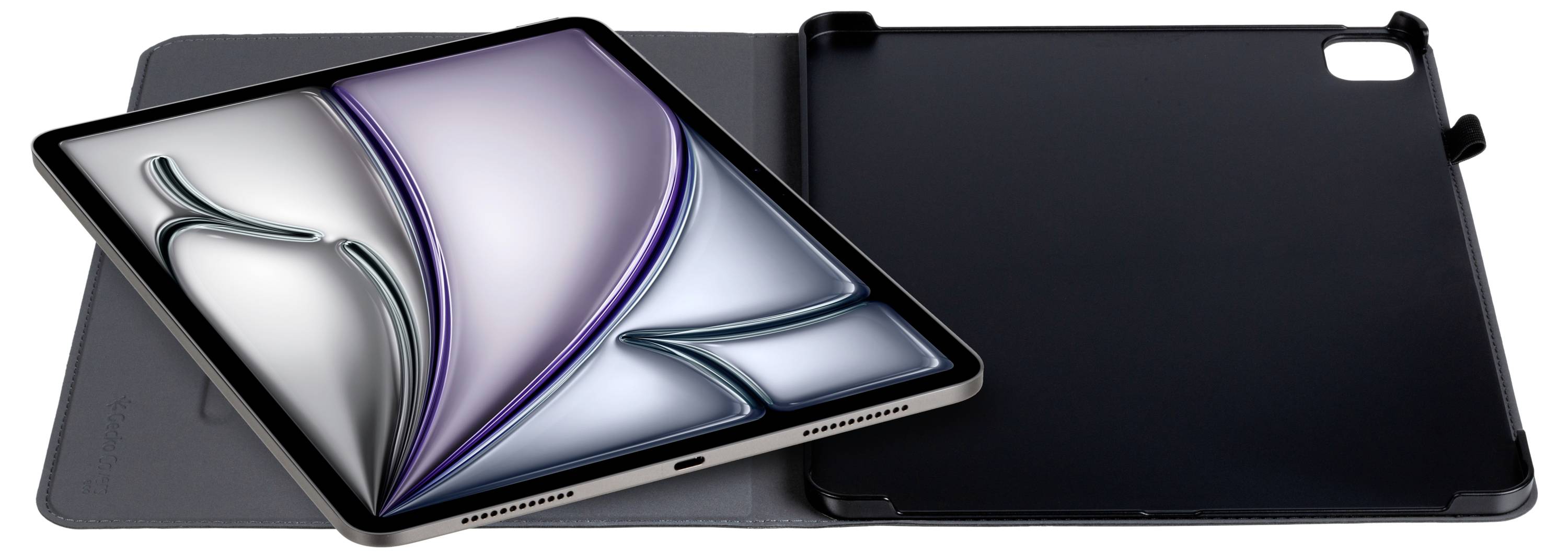 Tablet s fialovým a bílým abstraktním displejem je částečně zasunut do černého ochranného pouzdra s krytem.