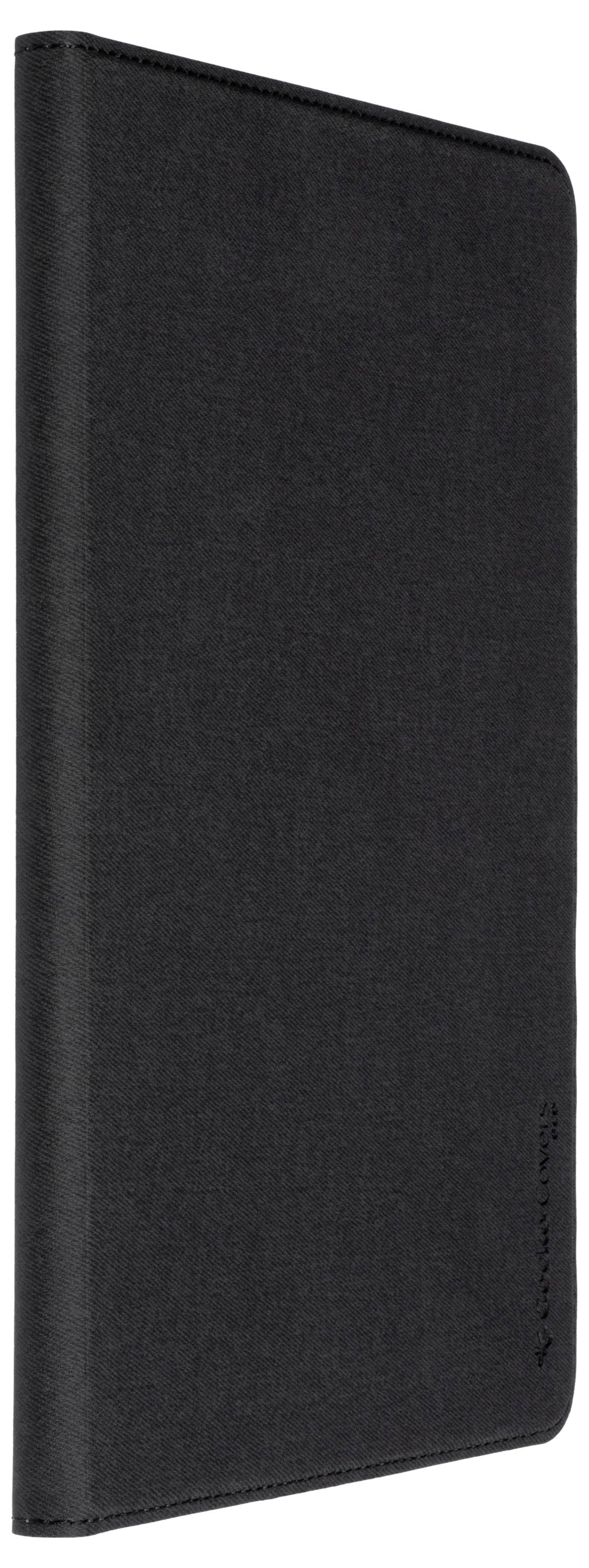 Elegantní černý obal na tablet s texturovaným povrchem a jemným logem na okraji, navržený pro ochranu zařízení.