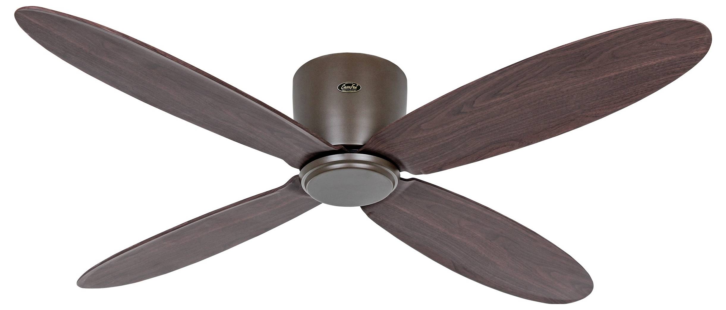 Stropní ventilátor se čtyřmi lopatkami z tmavého dřeva a kruhovým základem. Je namontovaný na strop a navržený v moderním stylu.