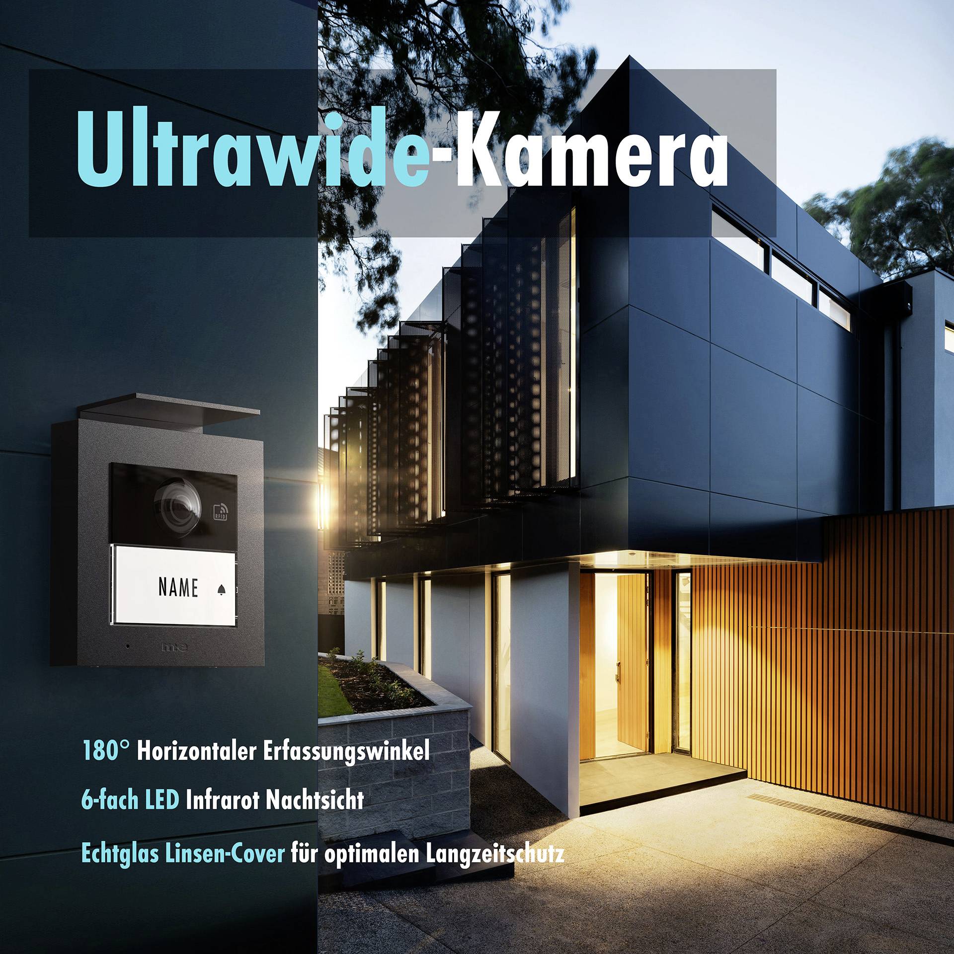 Moderní fasáda budovy za soumraku, vlevo ultraširokoúhlá kamera se záběrem 180° a LED nočním viděním, vpravo osvětlený vstup do domu.