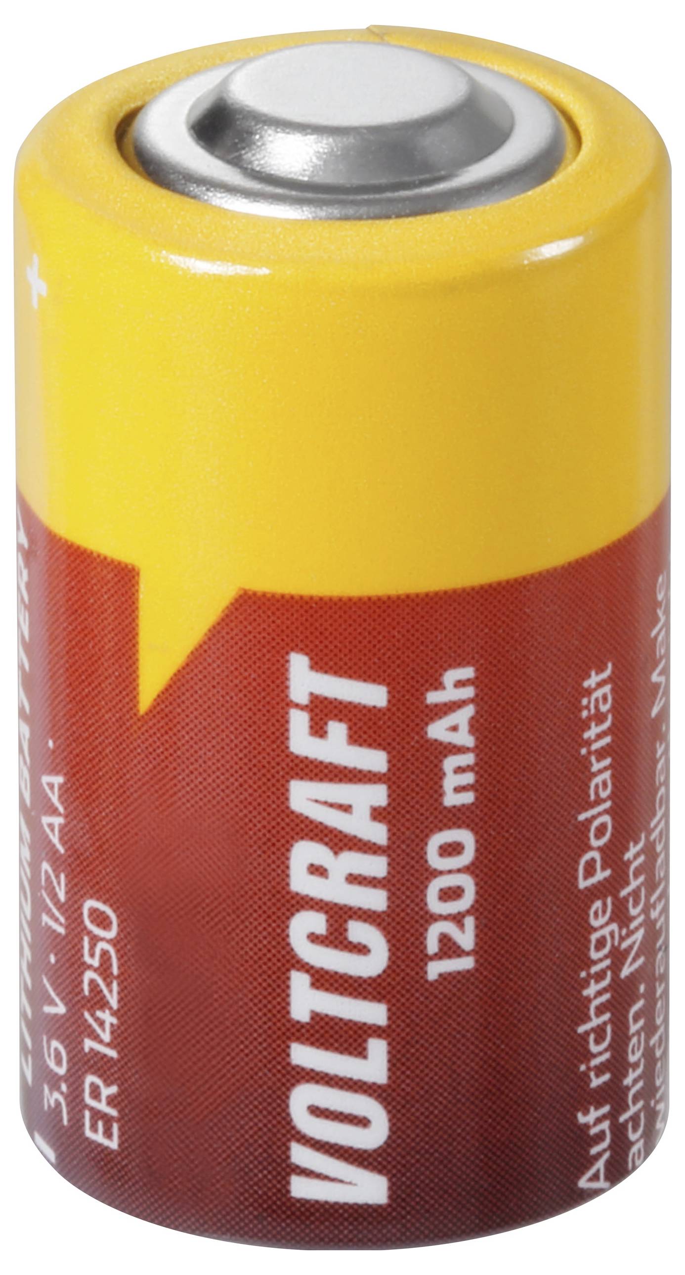 Detailní záběr na baterii Voltraft AA, žlutý a červený štítek, 1200 mAh, zobrazující kladný pól.