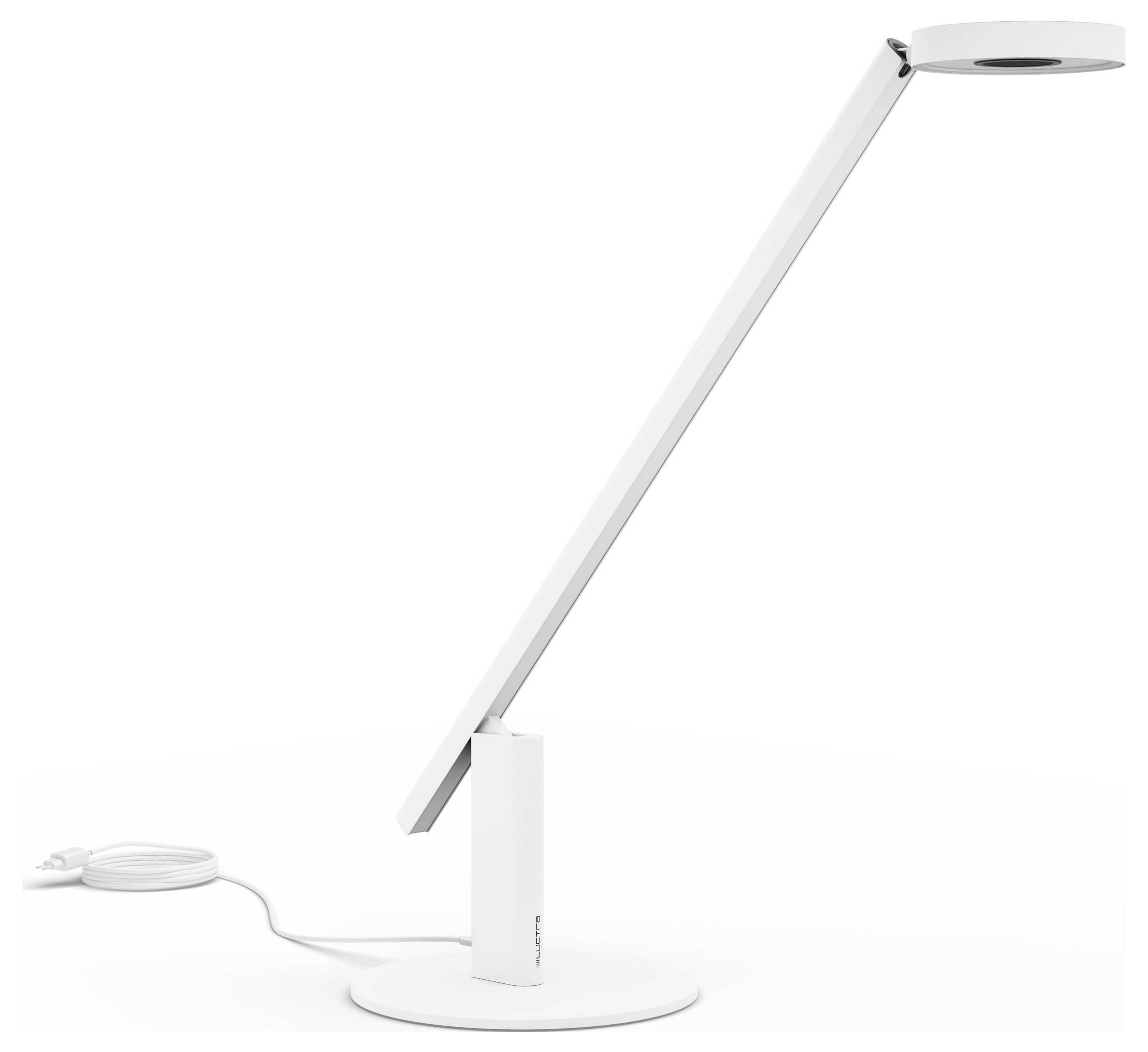 Elegantní, moderní bílá stolní lampa s dlouhým, šikmým ramenem a kulatou hlavicí, vybavená napájecím kabelem a vypínačem umístěným na základně.