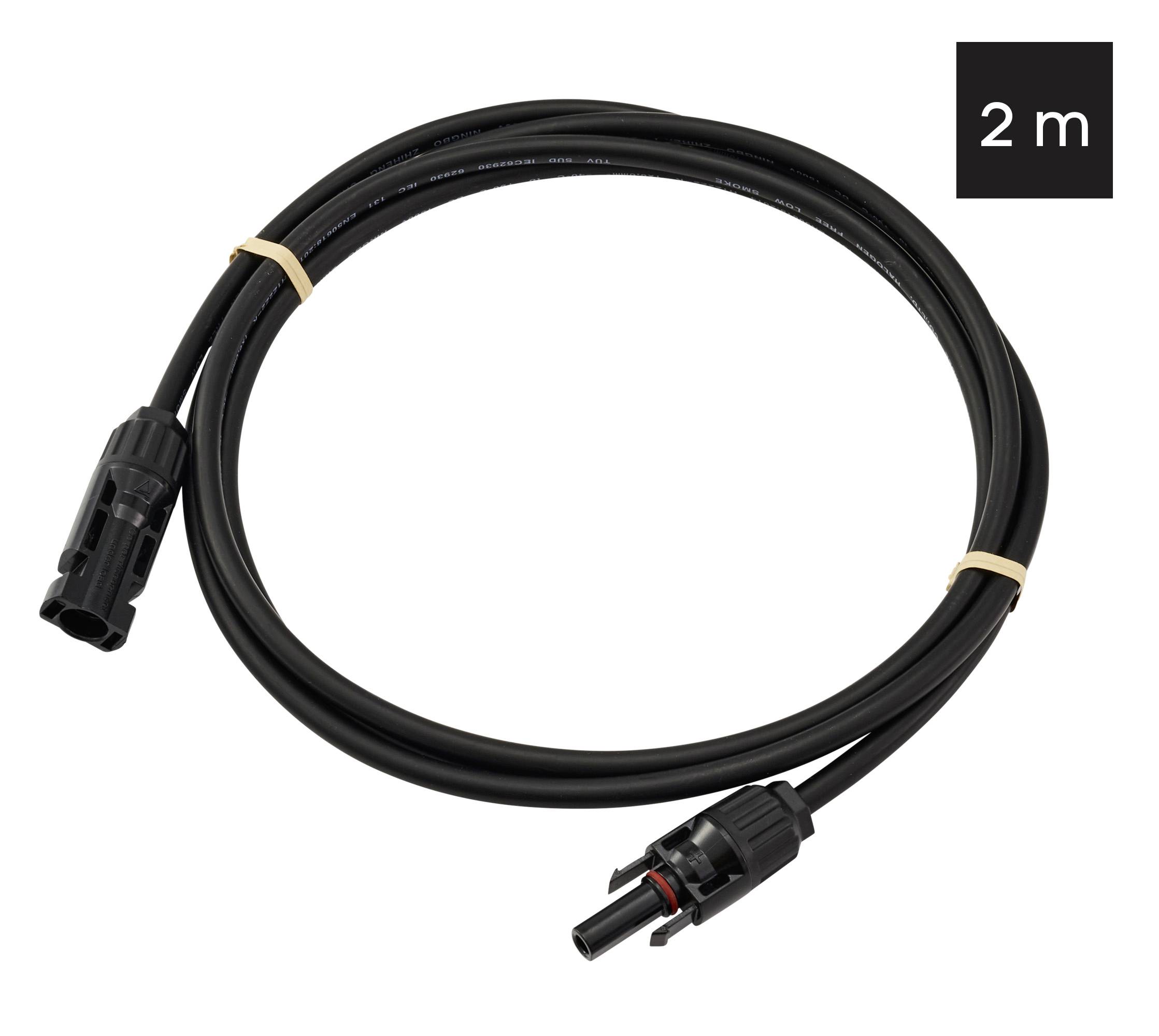 Černý kabel o délce 2 metrů s konektory na obou koncích, vhodný pro elektrické připojení.