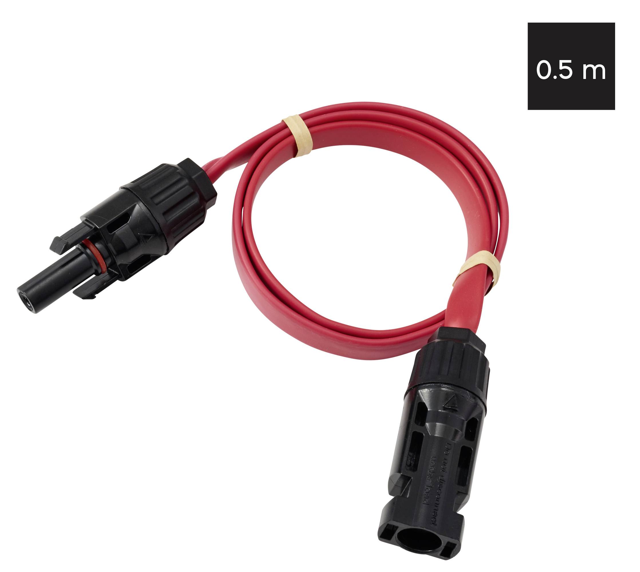 0,5 m červený elektrický kabel s konektory pro muže a ženu na každém konci, svinutý a zajištěný gumovými pásky.