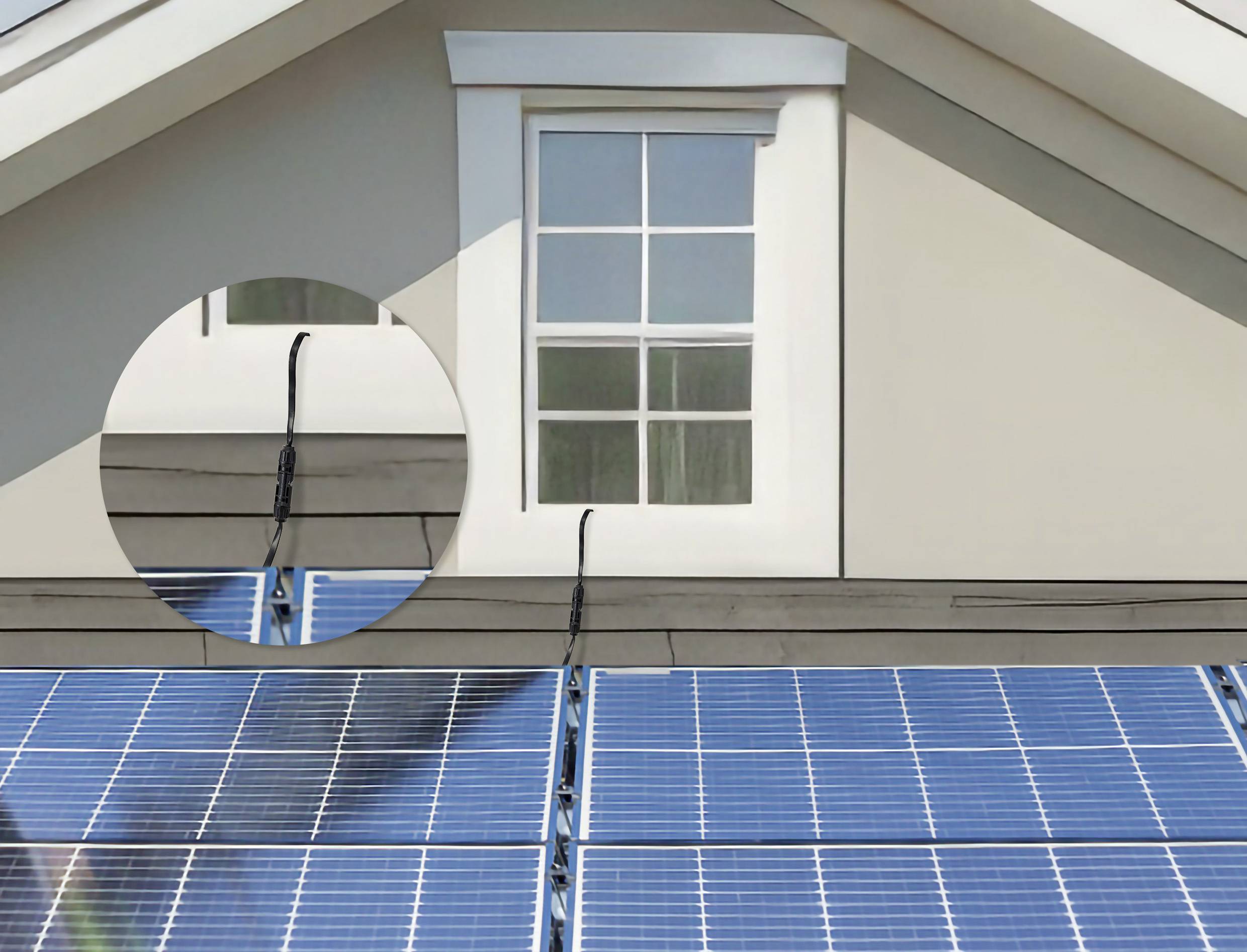 Solární panely instalované na střeše domu se zvětšeným detailem elektrických rozvodů vedoucích směrem k oknu.