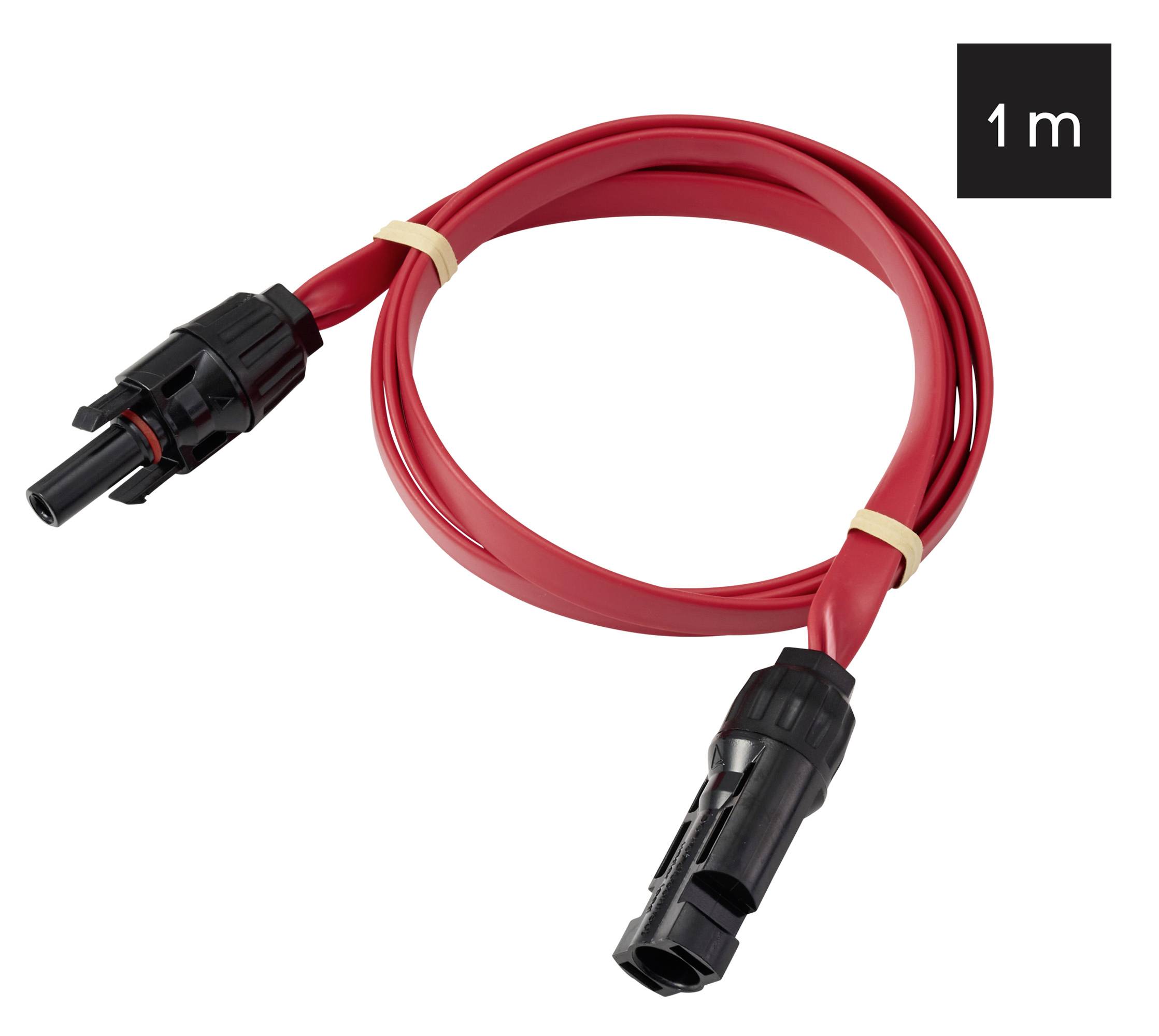 Červený kabel s konektory na obou koncích, měřící 1 metr délky, pečlivě svinutý do klubíčka.