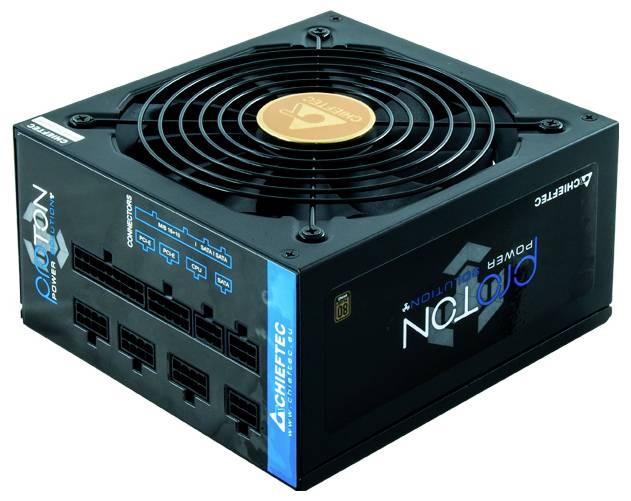 Napájecí zdroj CHIEFTEC Proton s ventilátorem nahoře, několika porty na straně pro připojení, v černé barvě s modrými a oranžovými detaily.