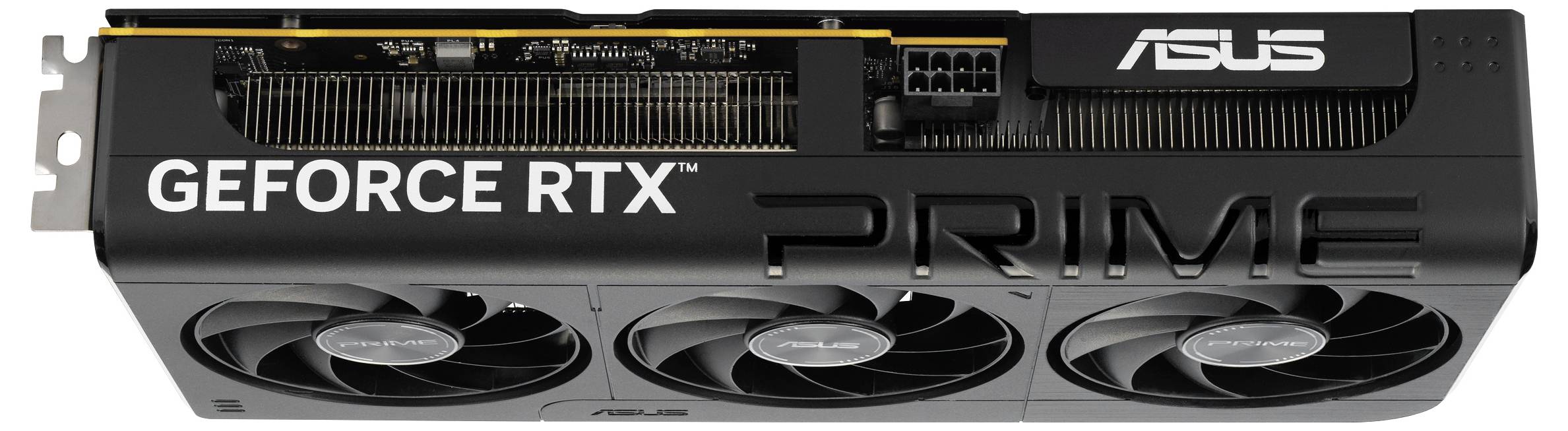 Grafická karta s trojitým ventilátorem označená štítky 'GEFORCE RTX PRIME' a 'ASUS', která prezentuje chladicí a výkonnostní design.