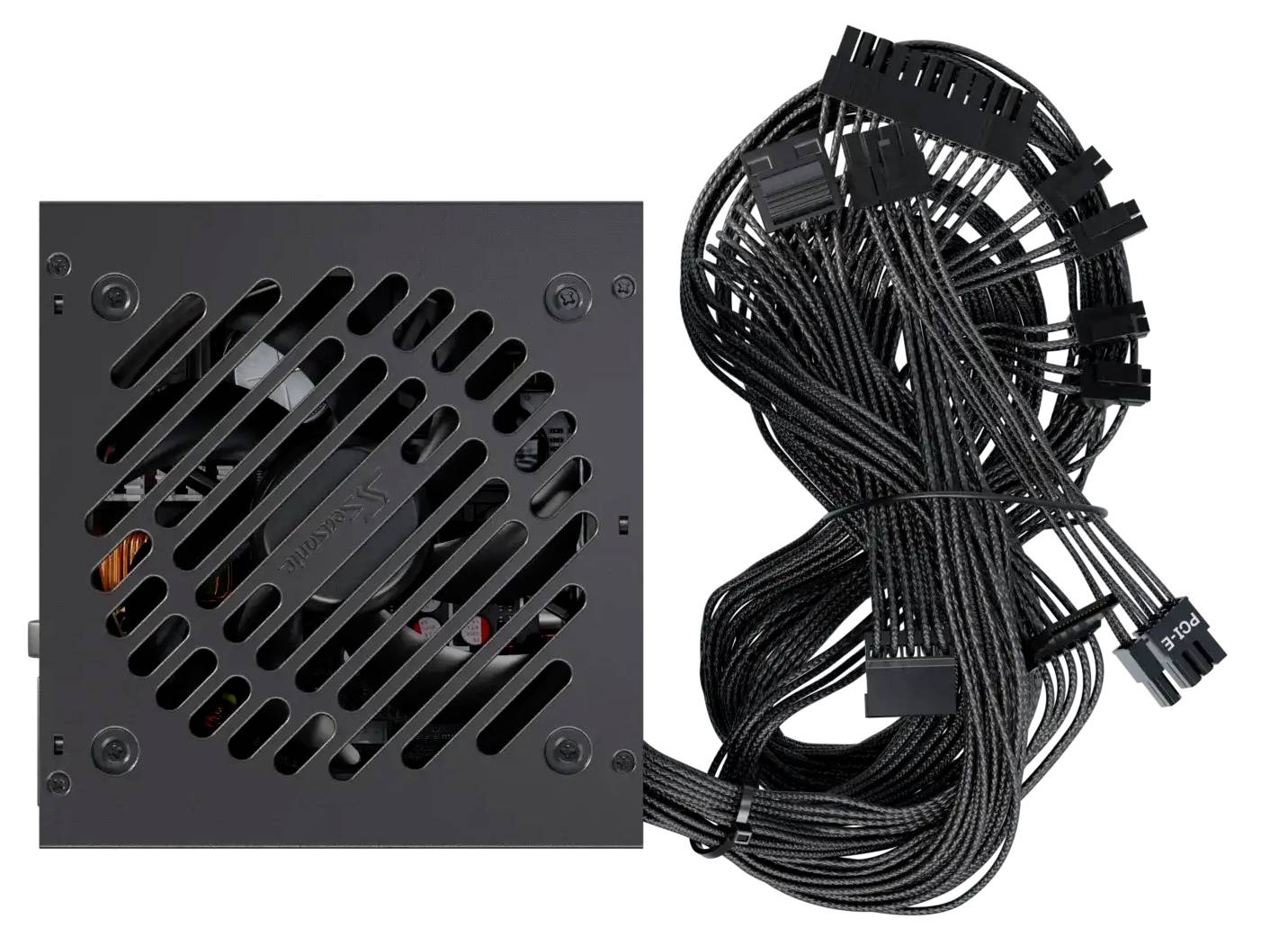 Počítačový napájecí zdroj s větracím otvorem pro ventilátor a svazkem černých, opletených kabelů s různými konektory.