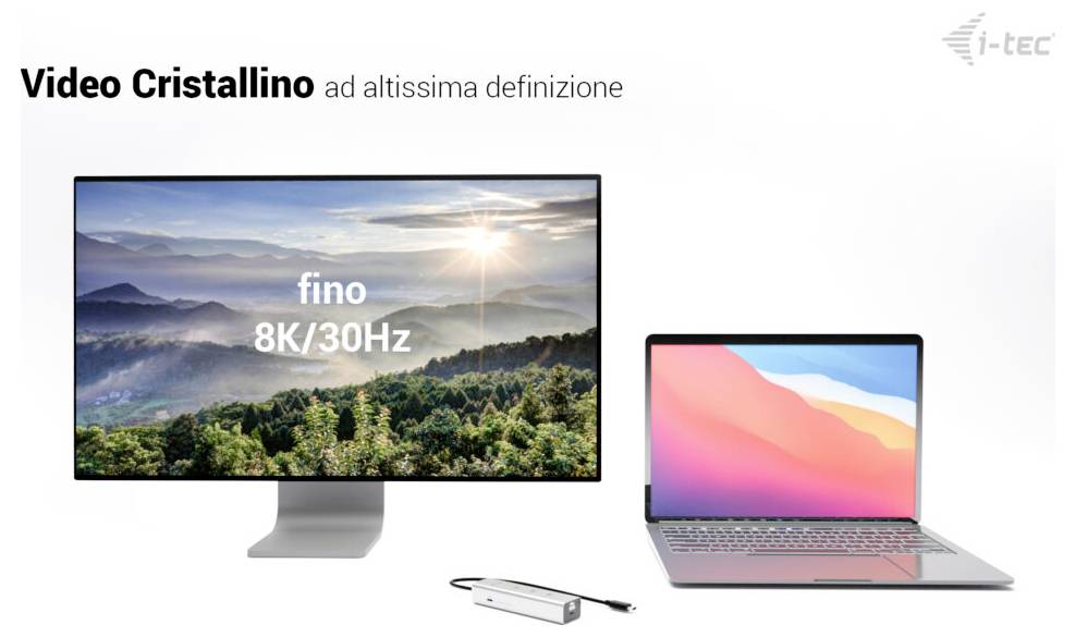"Vysoce kvalitní video ve špičkovém rozlišení až 8K/30Hz." Velký monitor zobrazuje scenickou krajinu vedle notebooku a technologického zařízení.
