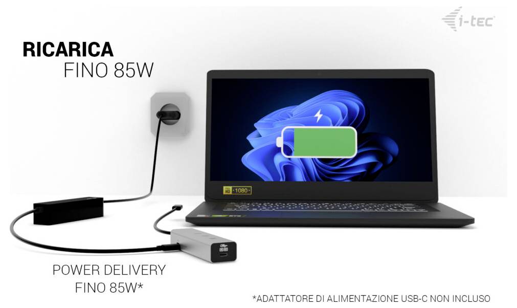"NABÍJENÍ AŽ 85W" notebook nabíjený ze zásuvky, prezentující schopnost rychlého nabíjení s "NAPÁJENÍM AŽ 85W*"