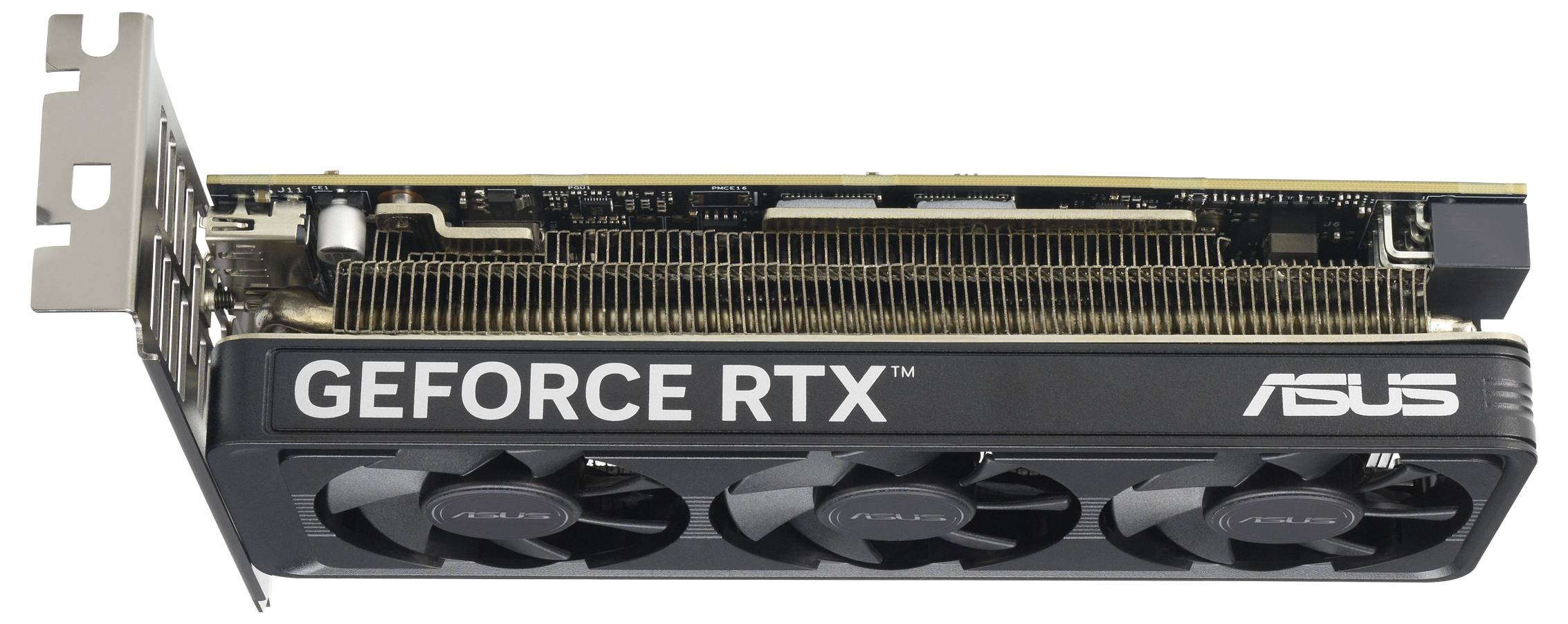 Grafická karta ASUS s označením 'GEFORCE RTX', vybavená chladicím systémem se třemi ventilátory, zobrazená horizontálně z pohledu z boku.