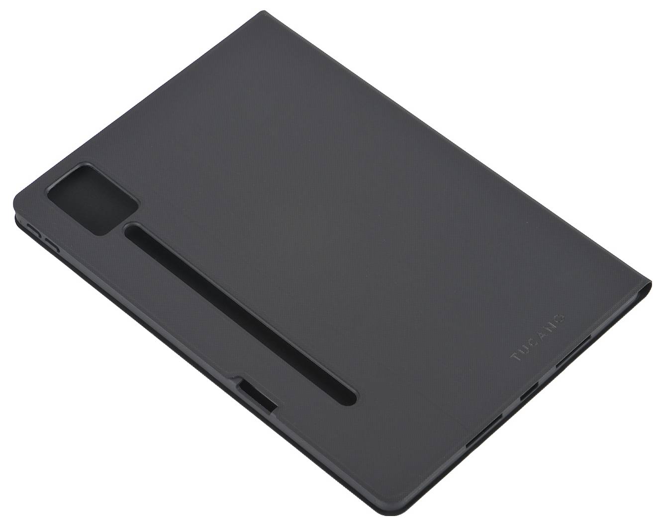 Černý obal notebooku s otvorem pro stylus a výřezem pro kameru, s nápisem "Tucano" v rohu, navržený pro ochranné použití.