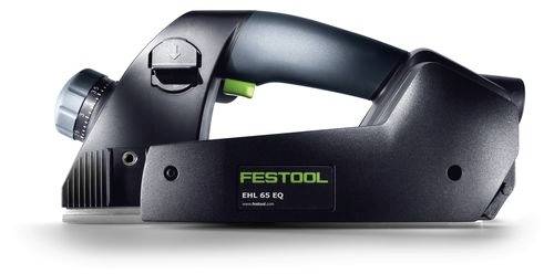 Ruční elektrický hoblík Festool EHL 65 EQ - kompaktní přístroj s ergonomickou rukojetí, nastavitelnými parametry a elegantním černým designem určený pro truhlářské práce.
