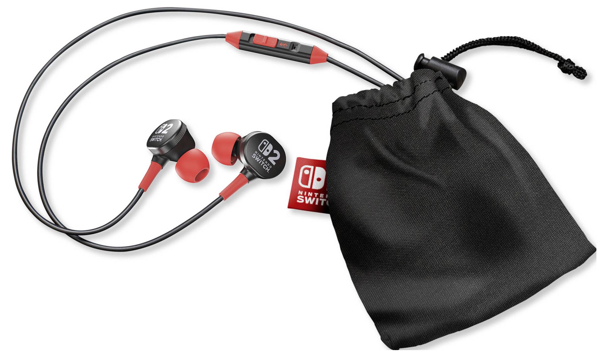 Červené a černé sluchátka s ovládáním na kabelu a mikrofonem, vedle černého stahovacího pytlíku. Branding Nintendo Switch na pytlíku.