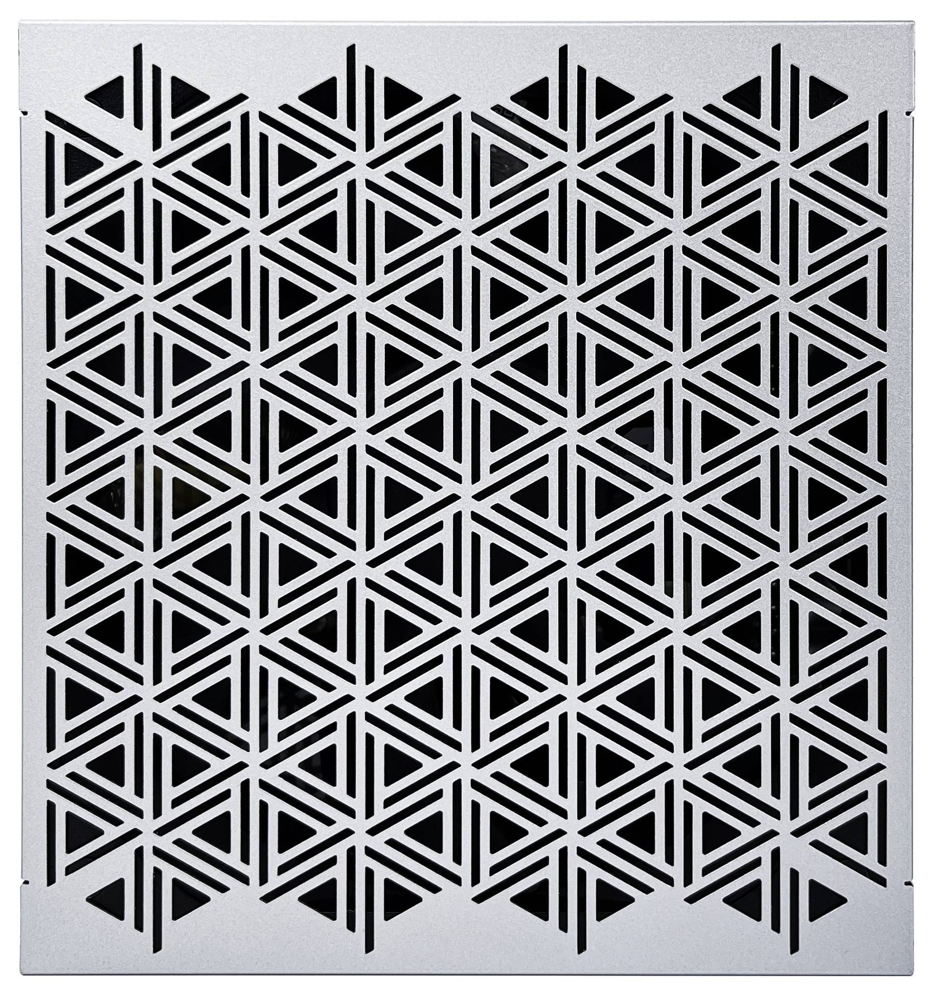 Kovový větrací kryt s opakujícím se geometrickým vzorem propojených trojúhelníků, který vytváří mozaikovitý, symetrický design.