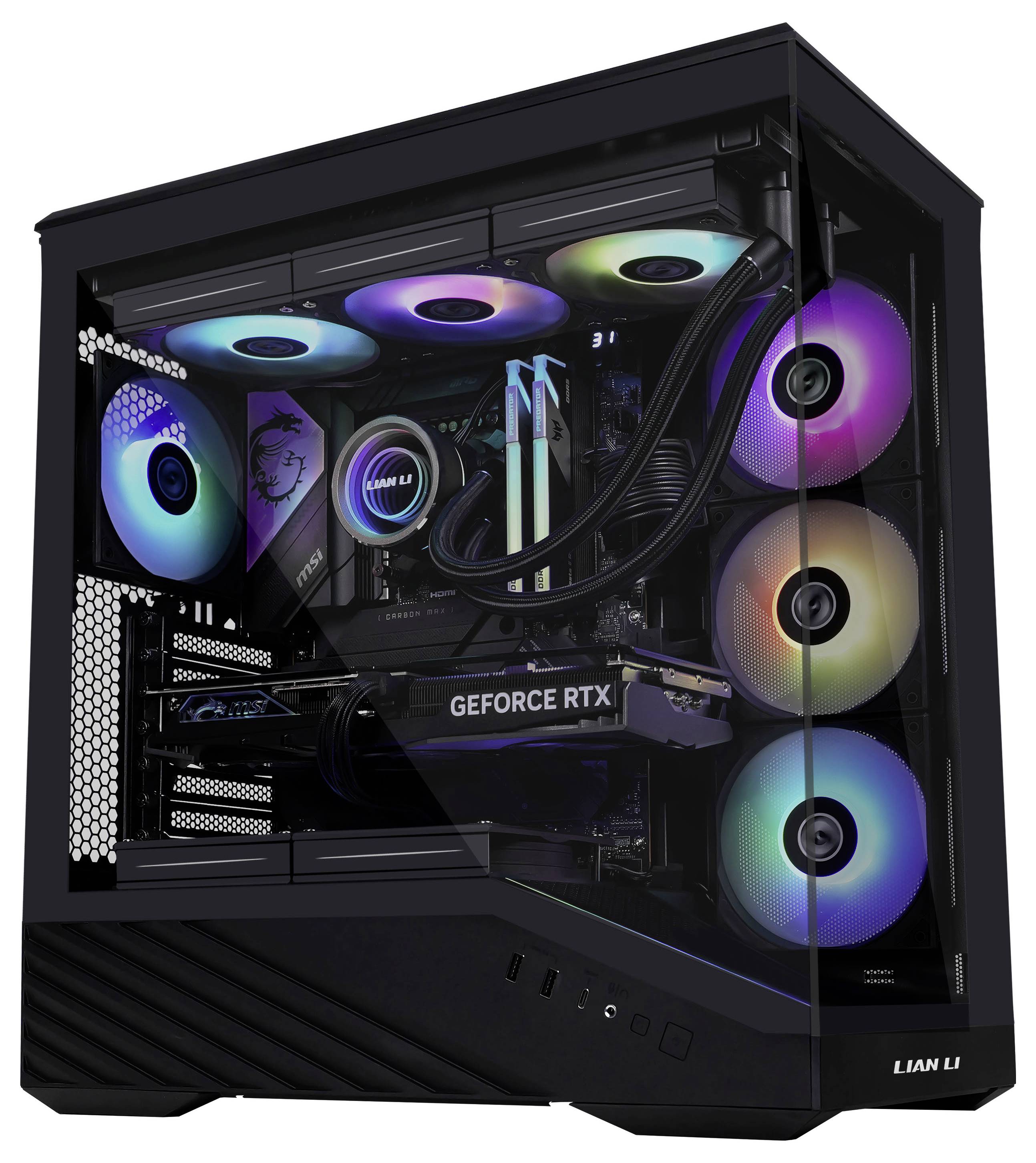 Herní počítač s RGB podsvícením uvnitř průhledného pouzdra, který prezentuje grafickou kartu 'GeForce RTX' a chladicí ventilátory.