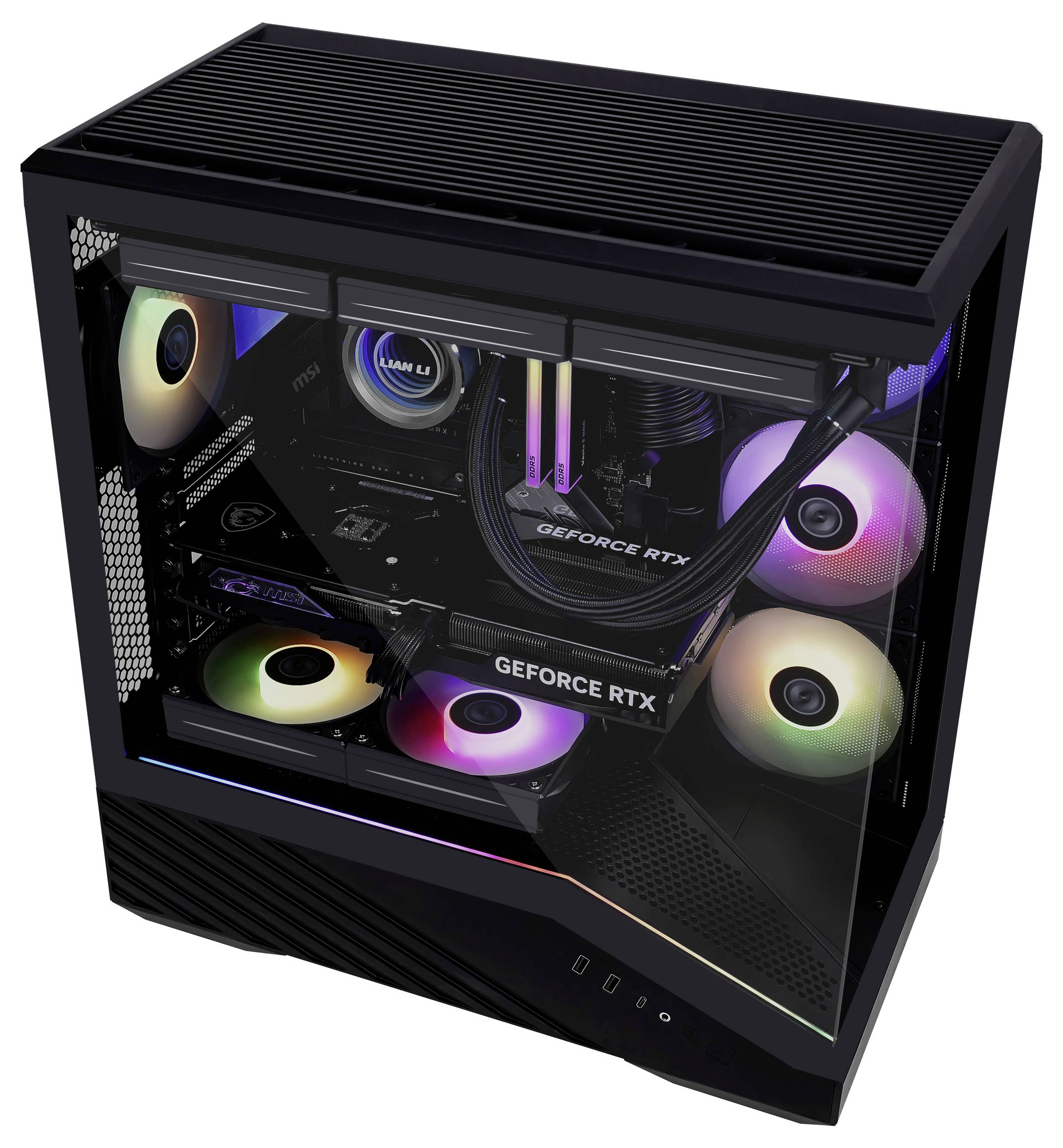 Herní počítač s průhledným bočním panelem odhaluje barevné komponenty a ventilátory s RGB podsvícením, včetně viditelné grafické karty GeForce RTX.