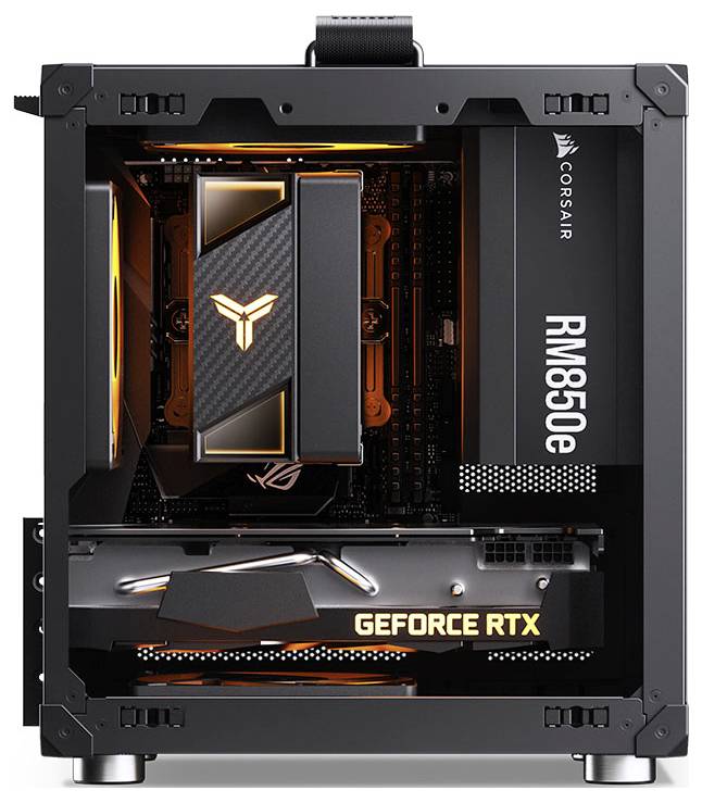 Počítačová skříň stolního počítače s viditelnými komponenty: napájecí zdroj Corsair RM850e, grafická karta GeForce RTX a osvětlený chladicí systém.