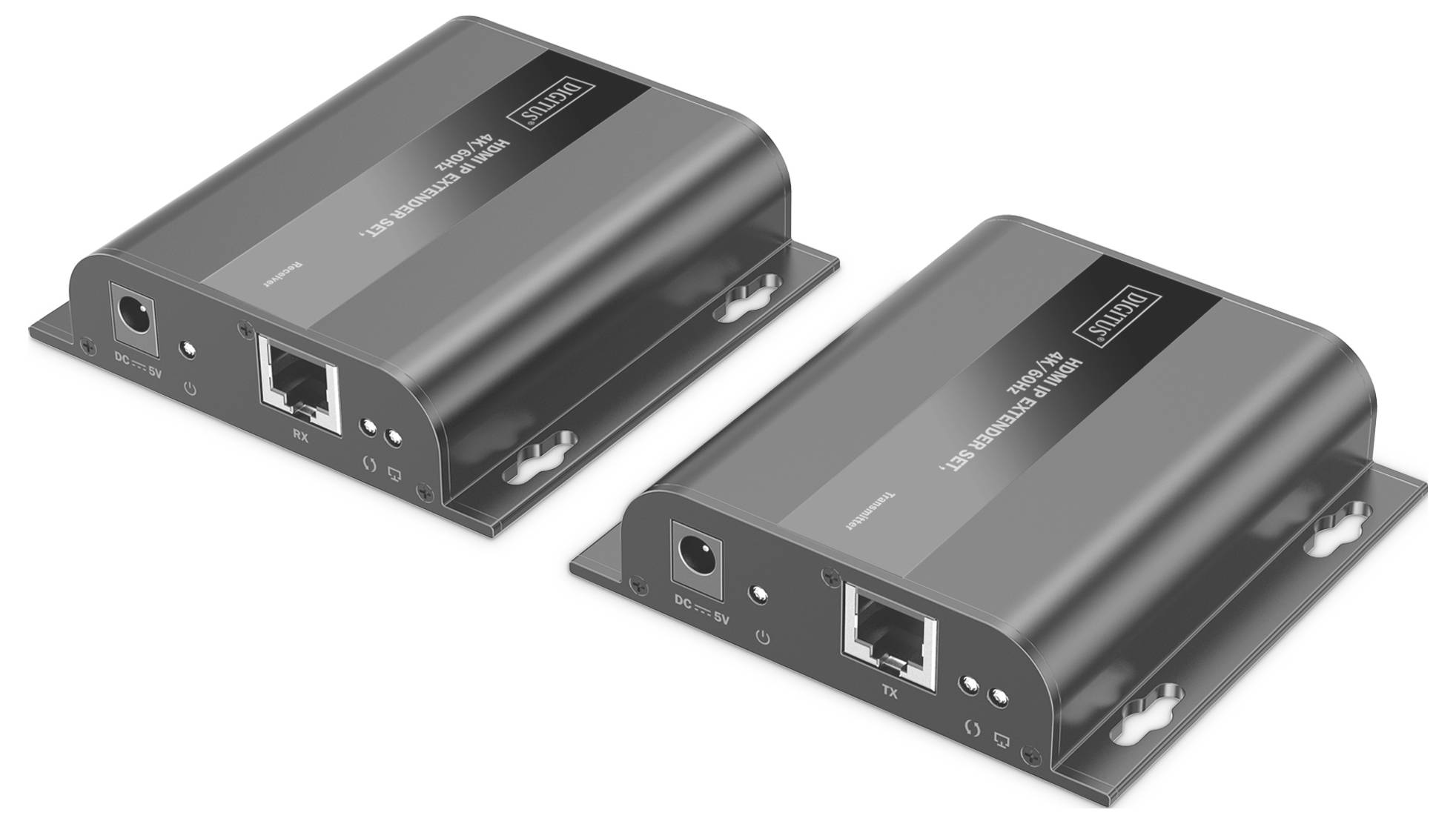 Dva černé síťové extendery s několika porty. Každé zařízení je vybaveno napájecími a ethernetovými porty. Umístěny vedle sebe na bílém pozadí.