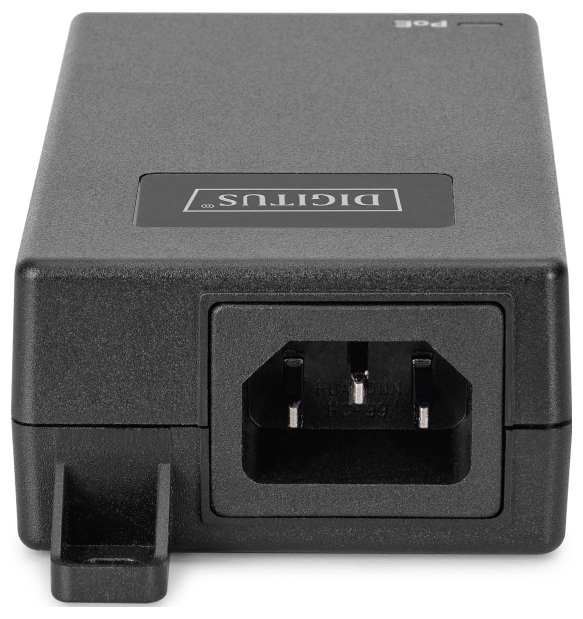 Černý napájecí adaptér Power over Ethernet (PoE) s výrobním štítkem viditelným na horní straně.