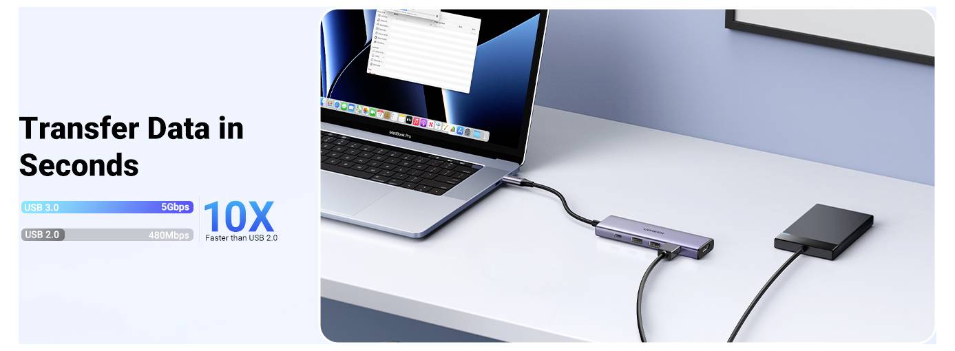 Laptop připojený přes rozbočovač k externímu pevnému disku, s textem 'Přeneste data během sekund.' Zvýrazňuje propagaci rychlých přenosových rychlostí.