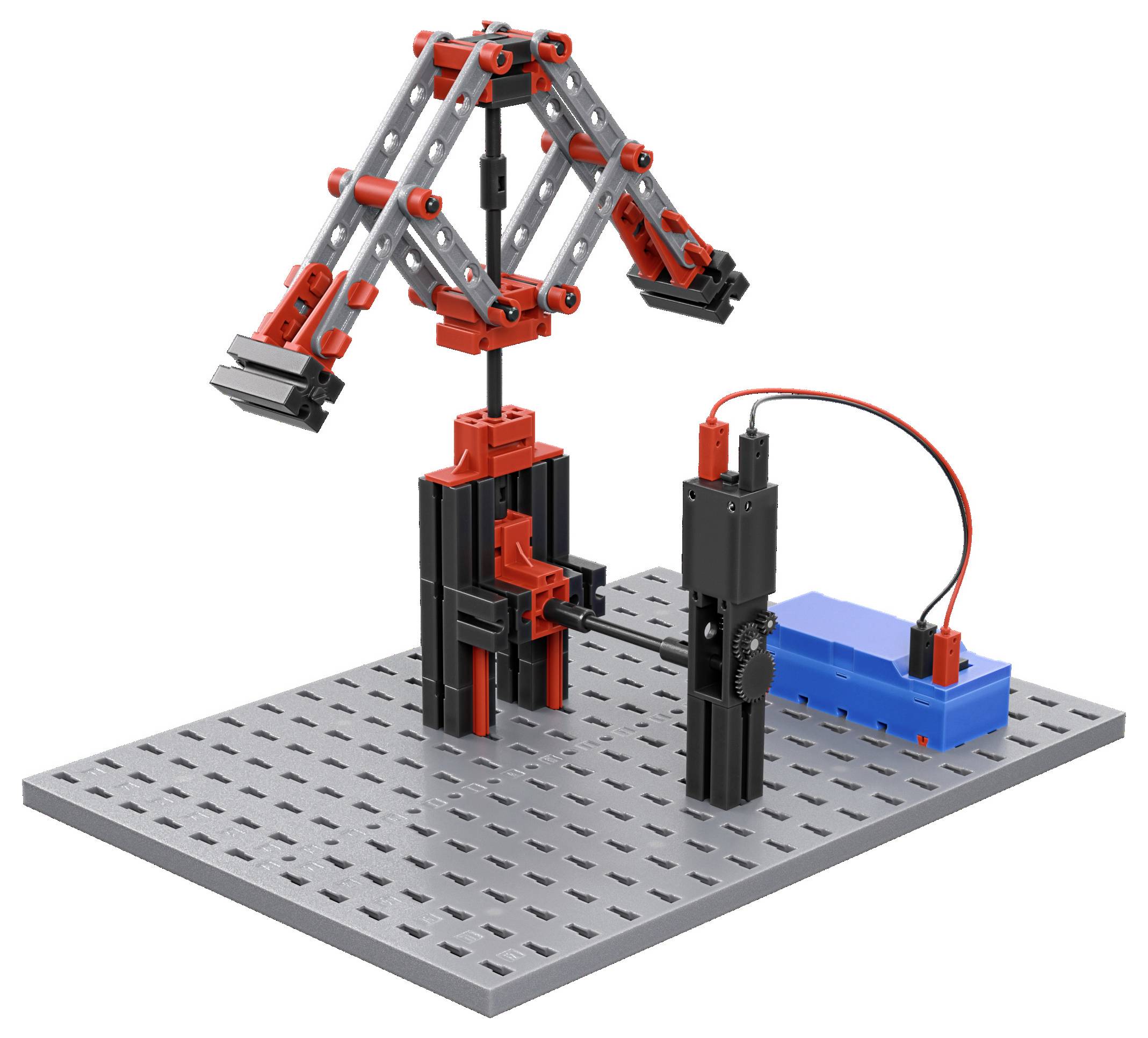 Jednoduchý model robotické paže vyrobený z vzájemně propojených dílů, umístěný na perforované desce, vybavený bateriovým pouzdrem a základním elektrickým zapojením.