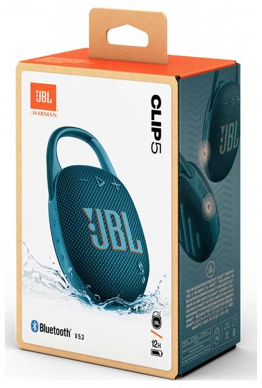 Přenosný bluetooth reproduktor JBL Clip 5, zobrazený ponořený ve vodě, zdůrazňující voděodolnou funkci a 12hodinovou výdrž baterie.
