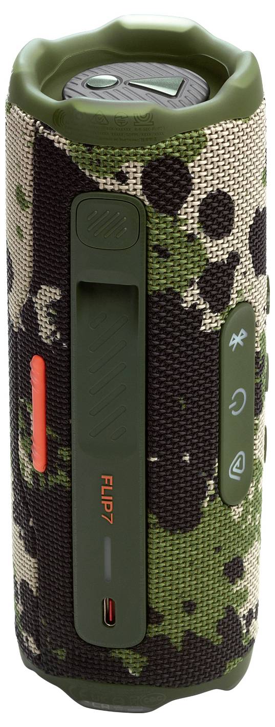 Přenosný reproduktor s maskáčovým designem disponuje tlačítky napájení, Bluetooth a ovládání hlasitosti, označený jako 'FLIP7'.