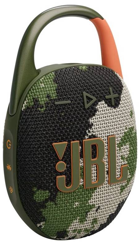 Přenosný Bluetooth reproduktor 'JBL' s karabinou, designem z maskované tkaniny a ovládacími tlačítky na přední straně.