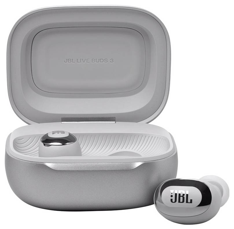 Otevřený stříbrný dobíjecí box se dvěma bezdrátovými sluchátky značky 'JBL'. Sluchátka jsou umístěna uvnitř a ukazují moderní design a kompaktní tvar.
