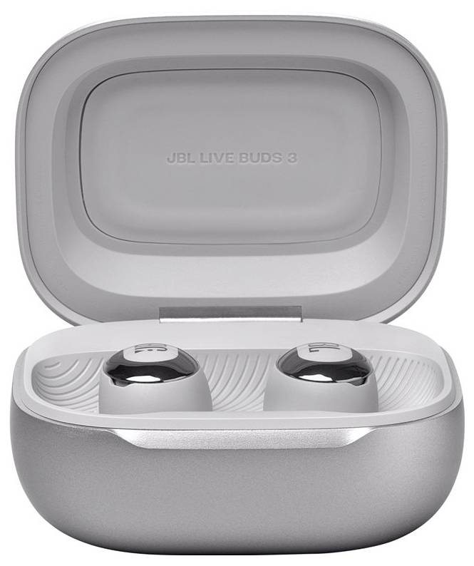 Stříbrné bezdrátové sluchátka značky 'JBL Live Buds 3' v otevřeném nabíjecím pouzdře, které ukazují elegantní design s kompaktním úložným prostorem.