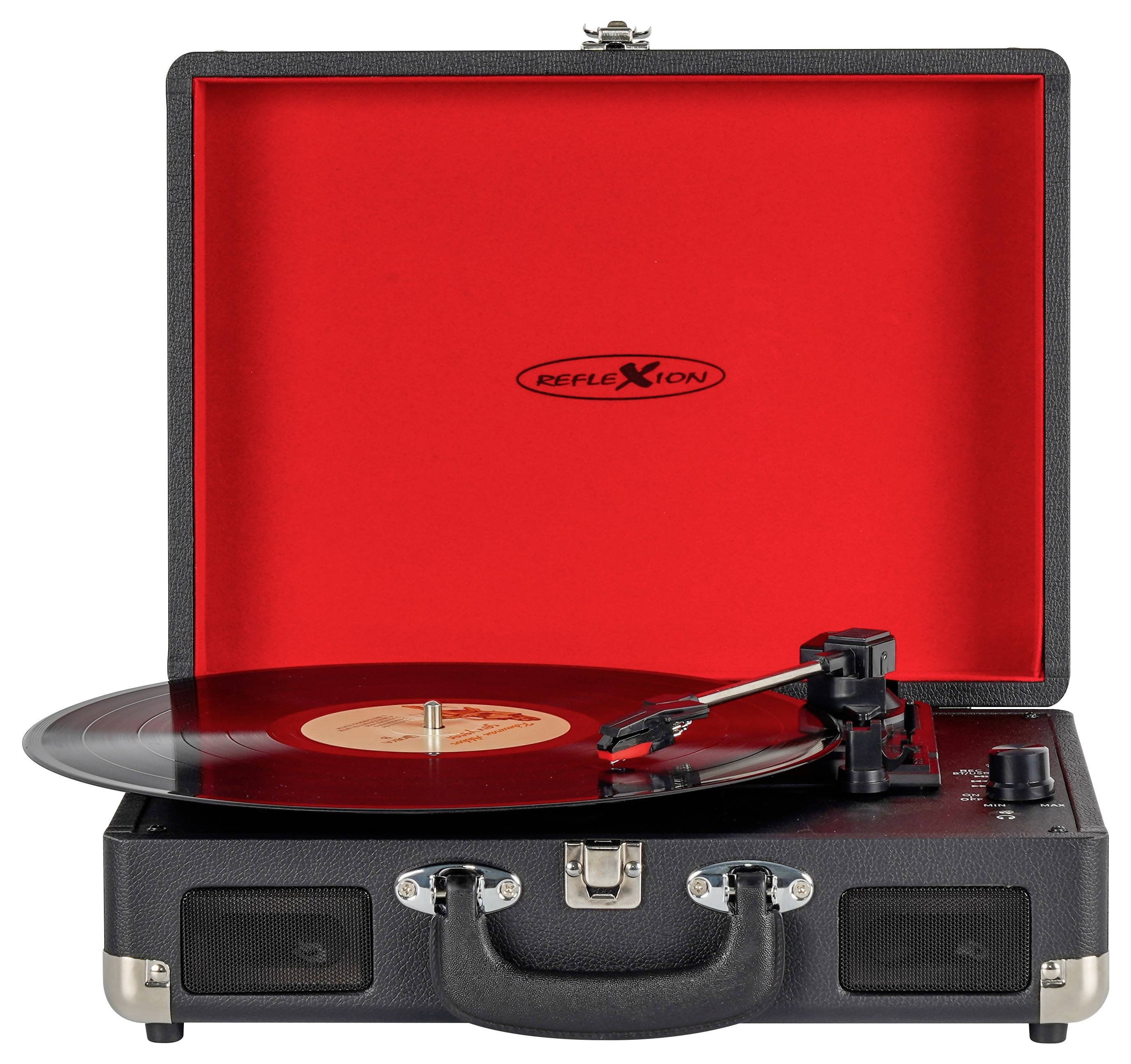 Přenosný gramofon s červeným vnitřkem a černou vinylovou deskou na talíři, umístěný uvnitř obalu ve stylu kufříku.