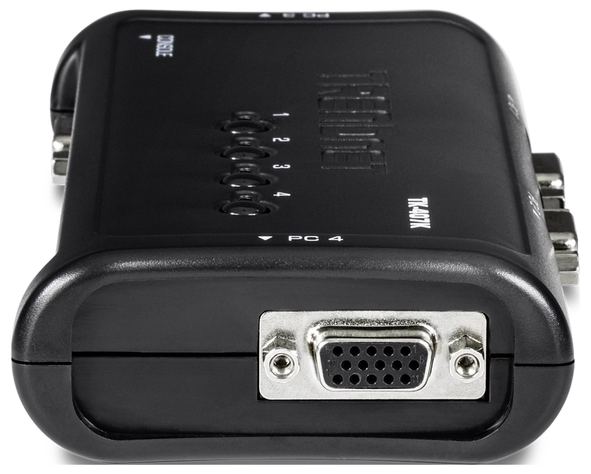 Černý VGA KVM přepínač se čtyřmi očíslovanými indikačními světly je zobrazen, umožňující připojení několika počítačů k jedinému monitoru a periferním zařízením.
