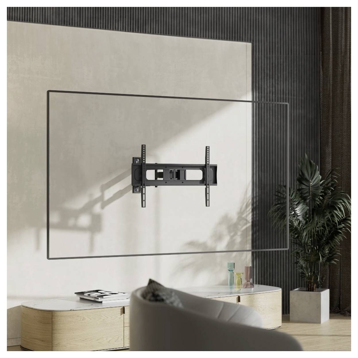 Nástěnný držák na stěně obývacího pokoje bez televize, v blízkosti moderní skříňky a rostliny, zdůrazňující elegantní a minimalistický design.