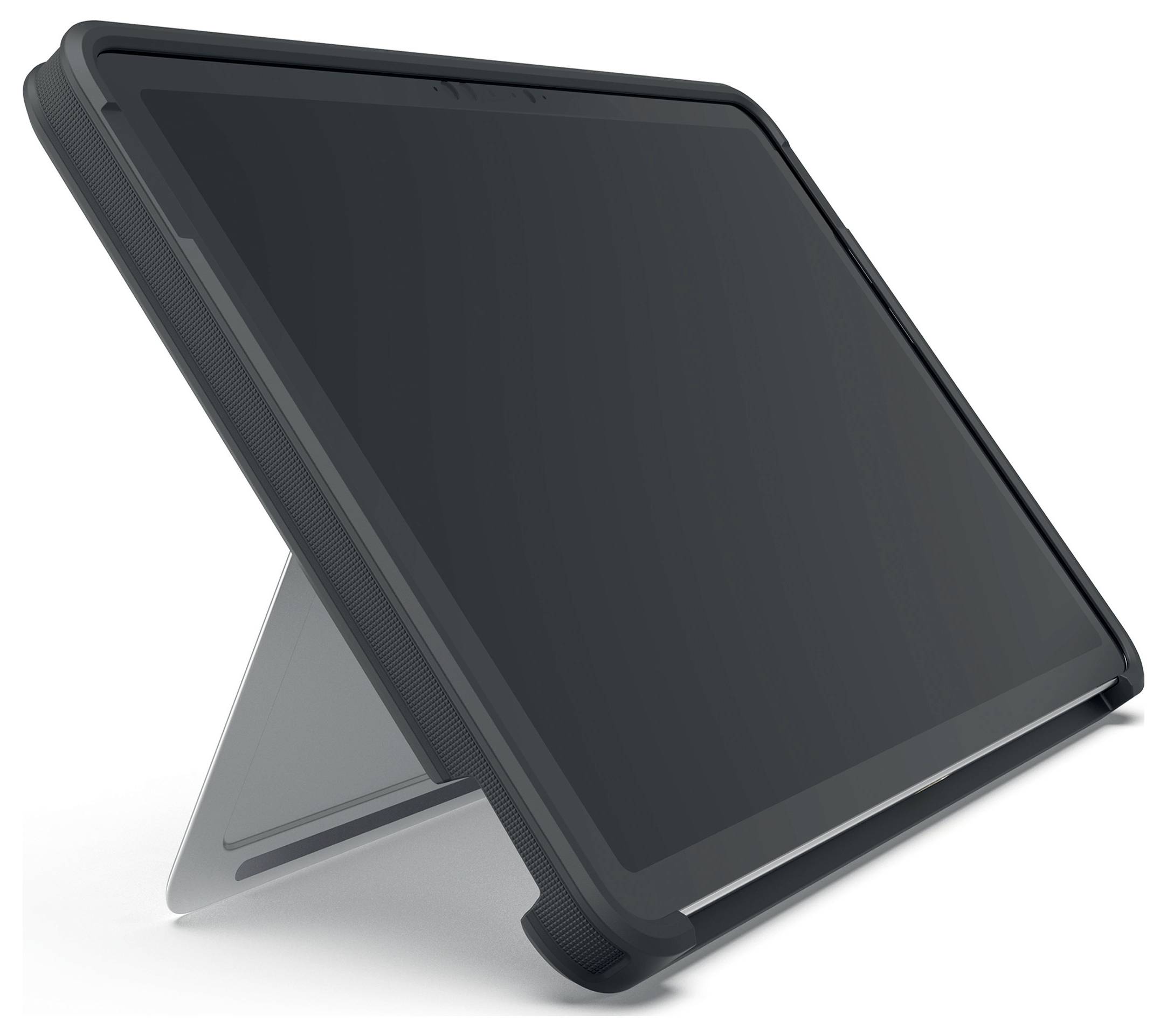 Tablet v černém ochranném pouzdře je umístěn pod úhlem na stříbrném stojanu a zobrazen před čistě bílým pozadím.