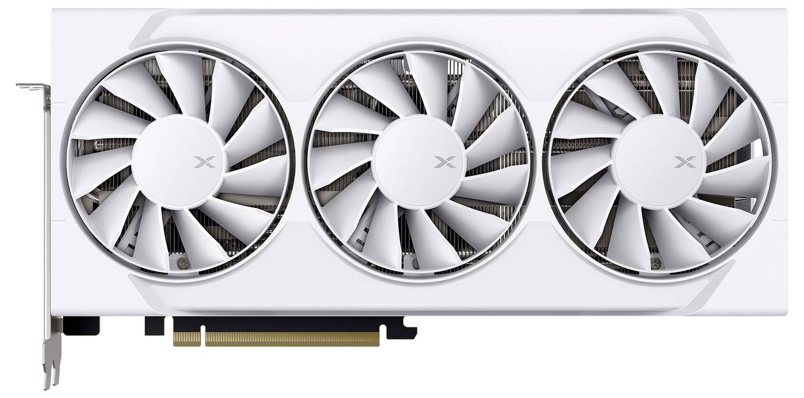 Bílá grafická karta se třemi velkými chladicími ventilátory, zobrazená z bočního úhlu, s rozhraním PCIe konektoru a kovovým montážním úchytem.