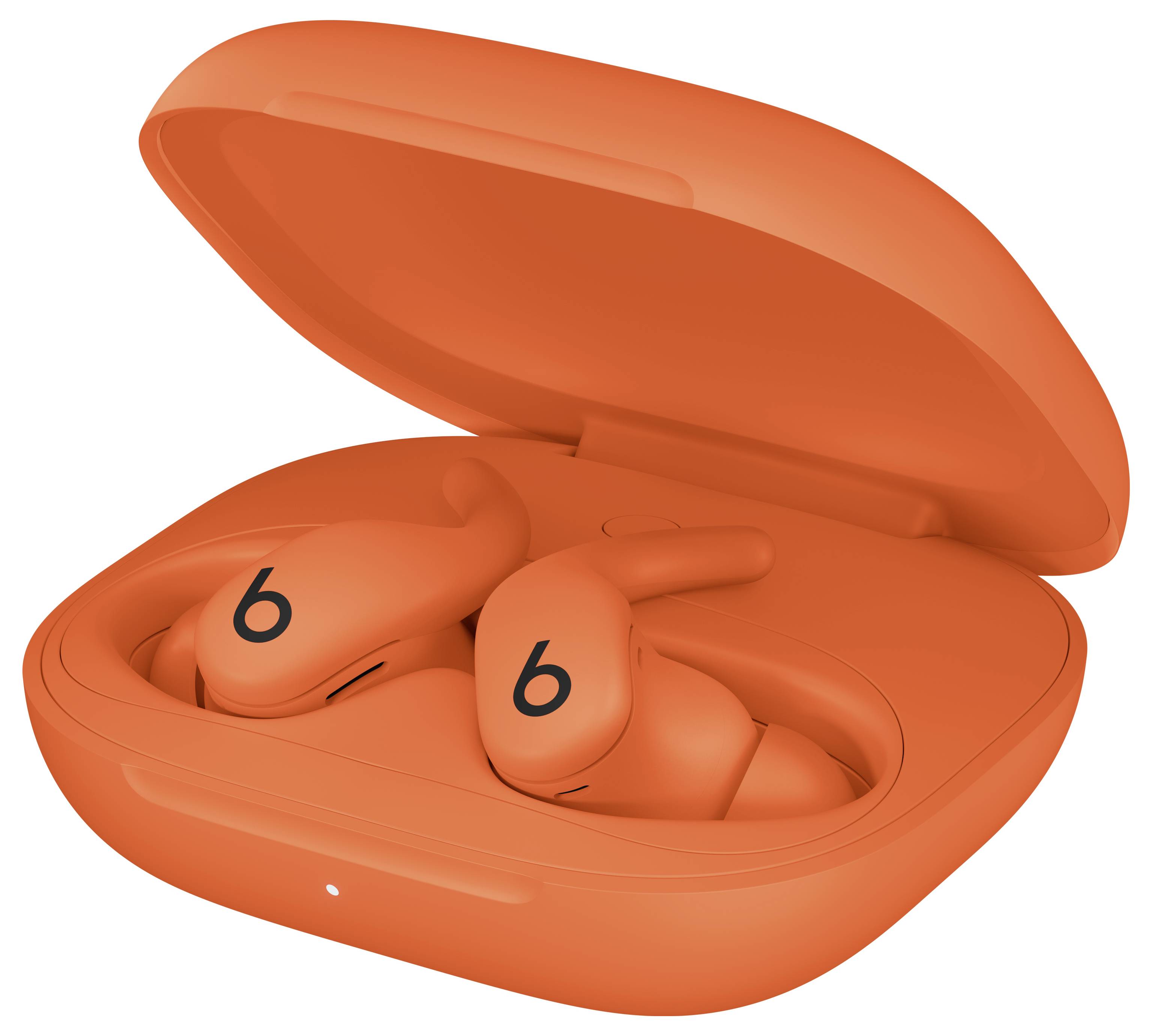 Oranžové bezdrátové sluchátky odpočívají v otevřeném dobíjecím pouzdře, přičemž stylizované logo „b" je viditelné na každém sluchátku.