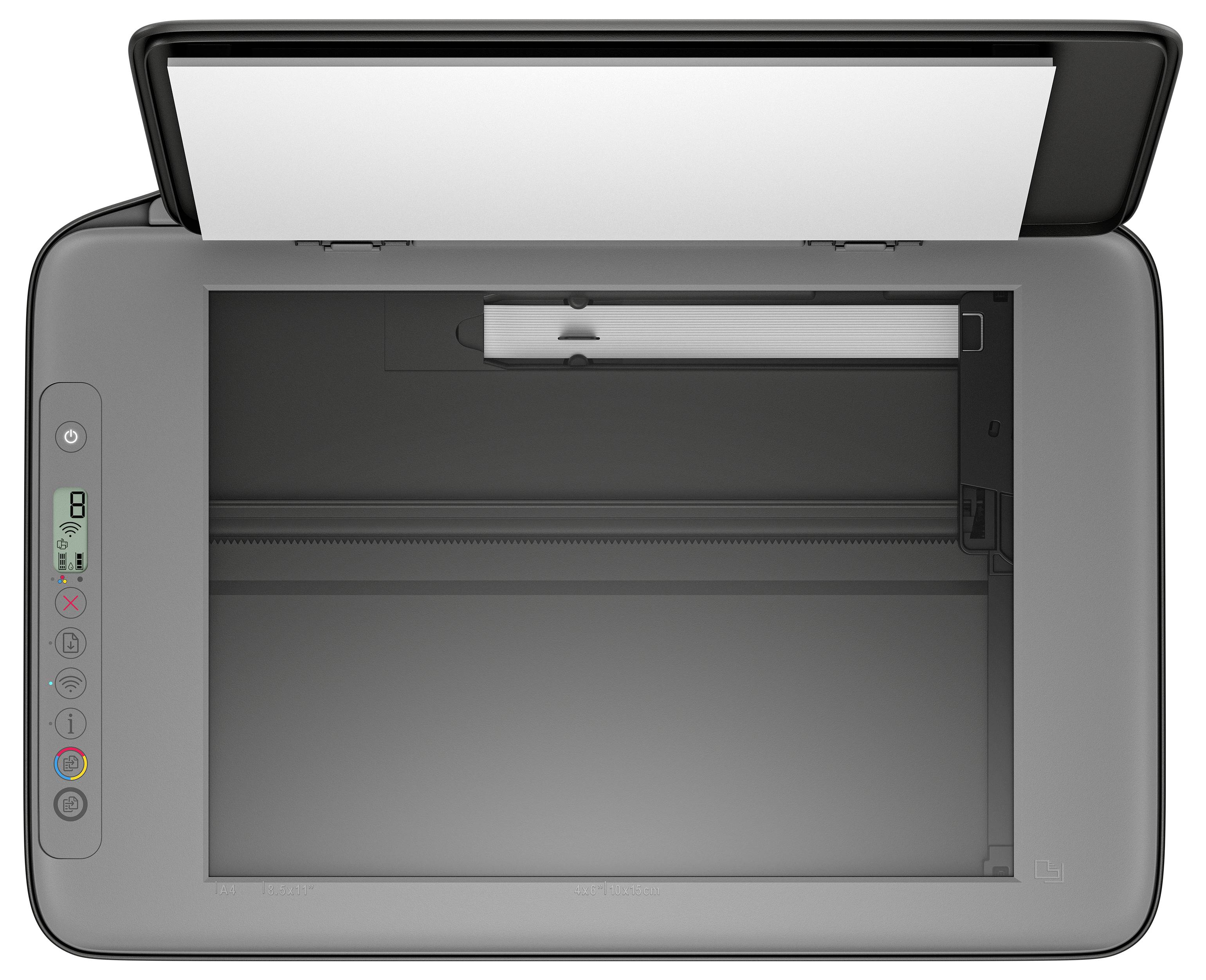 Skener s plochým lůžkem s otevřeným víkem, který ukazuje skleněný povrch skeneru a vložený dokument připravený ke skenování.