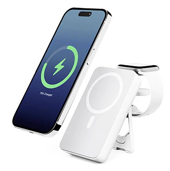 Smartphone na bezdrátové nabíječce ukazuje „70% nabito" se zeleným nabíjecím symbolem. Vedle něj je umístěný chytrý náramek.