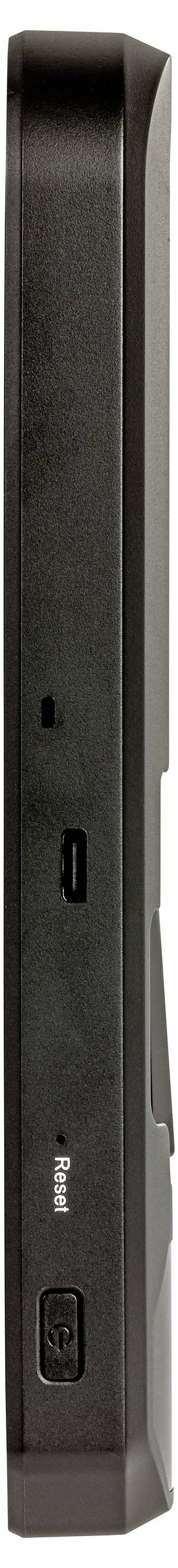 Boční pohled na černý elektronický přístroj s USB portem a tlačítkem napájení na přední straně panelu.