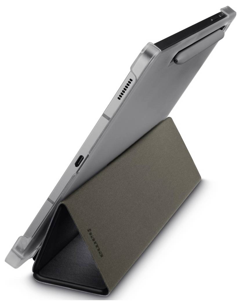 Tablet se stylusem je umístěn ve stojánku, pohled z boku zvýrazňuje jeho elegantní design a přenositelnost.