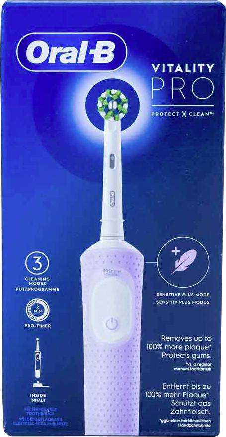 Balení elektrického zubního kartáčku Oral-B Vitality Pro s fialovým elektrickým zubním kartáčkem s vyměnitelnou hlavicí, který zdůrazňuje odstranění zubního plaku a ochranu dásní.