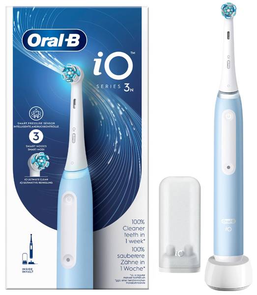 Elektrický zubní kartáček Oral-B iO Series 3 v pastelově modré barvě s originálním obalem. Funkce zahrnují inteligentní tlakový senzor a tři kartáčovací režimy.
