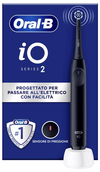 Elektrický zubní kartáček s tlakovým senzorem od Oral-B, označený jako 'iO Series 2', v italském obalu. Součástí balení je nabíjecí stojan.